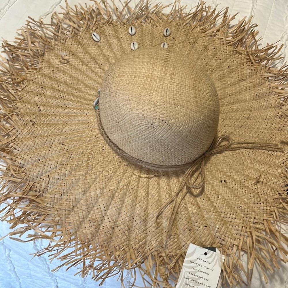 Cute beach hat!